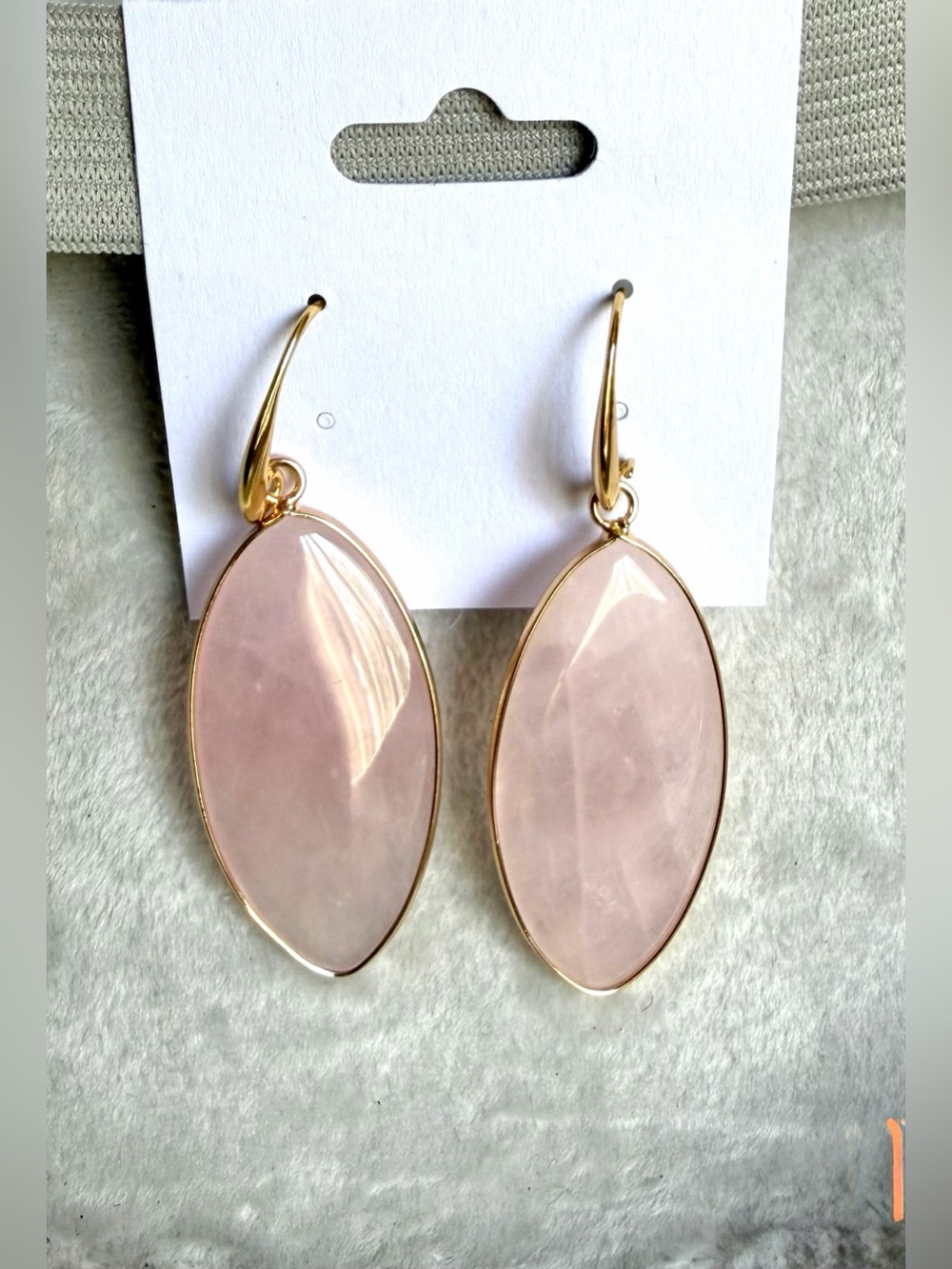 Gold-Trim Rose Quartz 💗Drop Earrings ✨